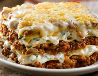Lasanha fatia ( Bolonhesa, Carne de sol e frango)