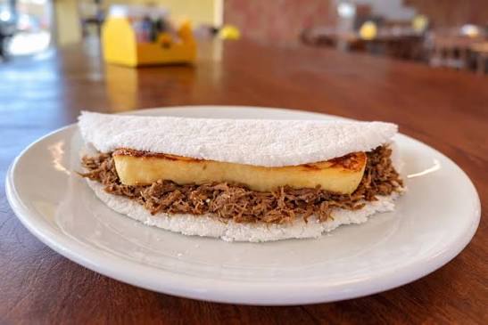 Tapioca  com carne de sol e queijo coalho